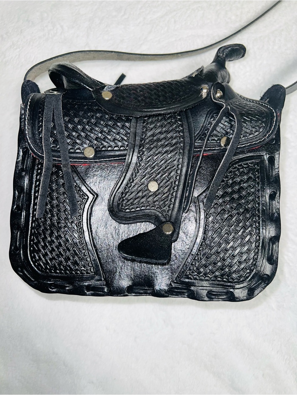 Handcrafted Black Leather Saddle-Shaped Crossbody Bag - Picture 6 of 11